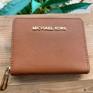 Michael Kors Zippy wallet